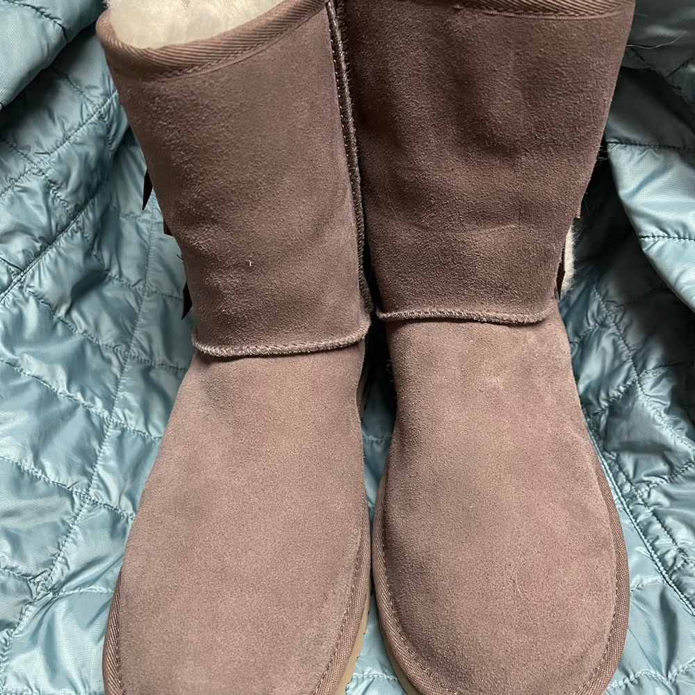 Uggs - Picture 2 of 5